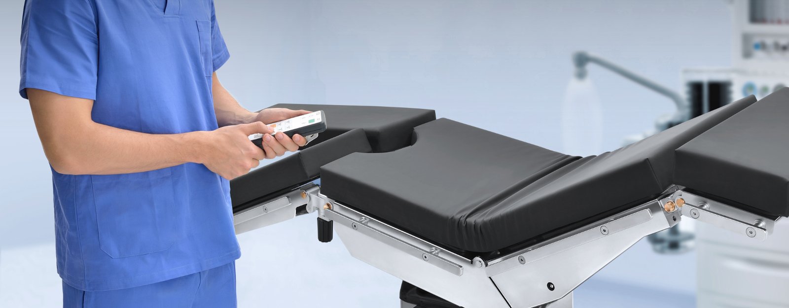 Operating theatre surgical table